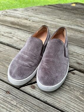 Vionic Metallic Pewter Slip On Sneakers Size 6.5 Orthotic Arch Support